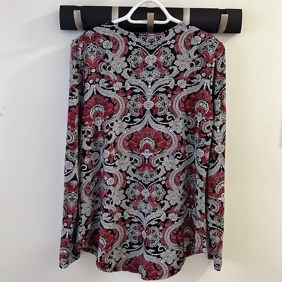 Beautiful Red-Black-White Pullover Long Sleeve Top Non-wrinkle Fabric Size Large - Picture 3 of 8